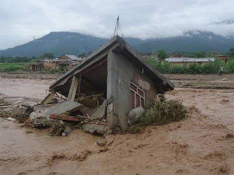 nepal rain landslide,16 people died