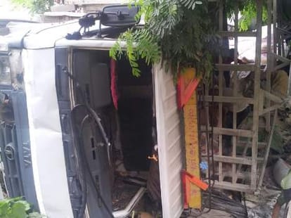 Four people died in an accident in Malihabad.