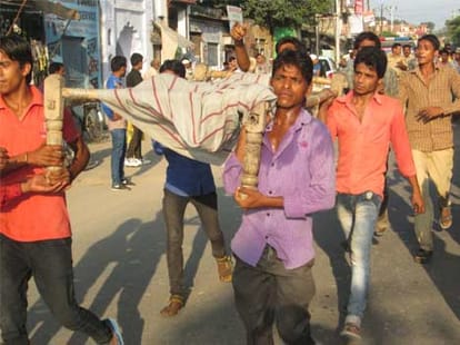 3 girls killed road accident in Merrut.
