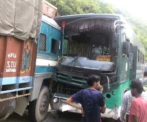 bus truck accident at mandi.