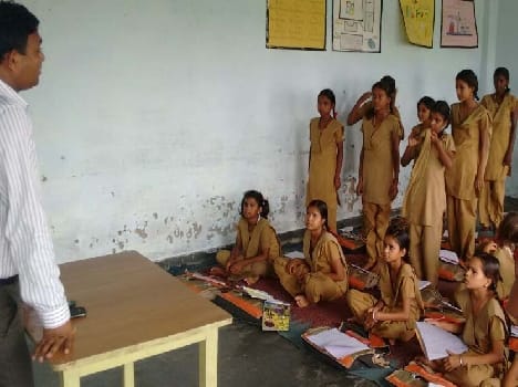 Tangia encouraging students