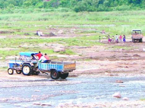 hp govt closed roads for mining mafia at indora.