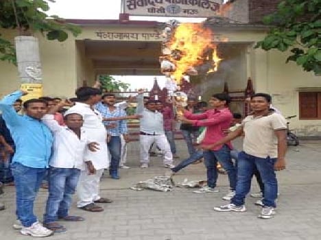 Students blew effigy of VC