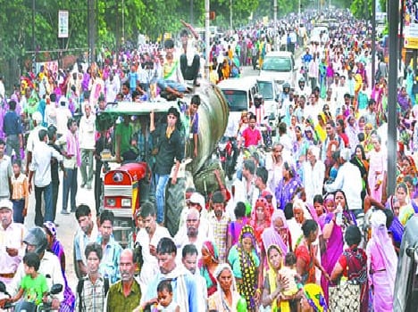 havy traffic jam in city