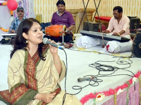 Art of Living with the evening hymn of the Gurupuja