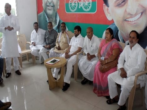 SP's meeting uproar, demanding the removal of DM and SP