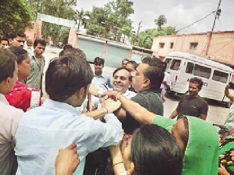 A CMO beaten , try to wear bangles