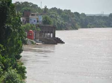 The water level decreases, people relief