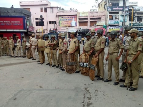 four injured in lathicharge in jammu