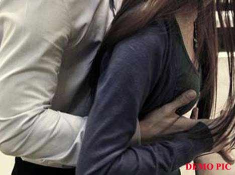 The actress spoke came alone and began to obscene gestures