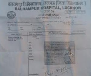 ward boy writes medical precription in lucnow 