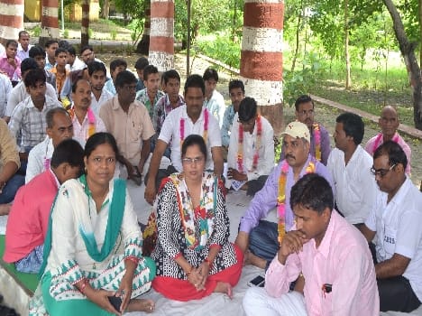 Seventh- day relay hunger strike picketing