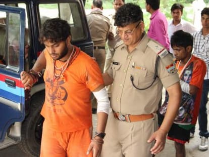 five kanwar devotees injured in accident.