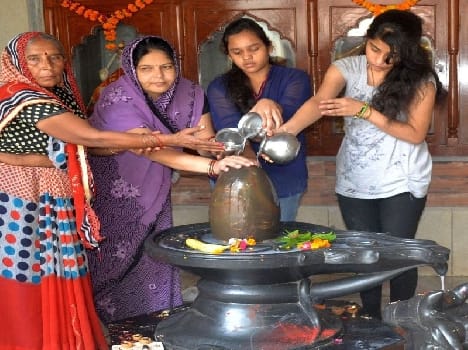 Grand devotees on Shiwalyon inundation
