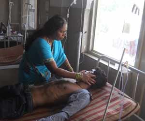 fight between people and guard in bankebihari temple