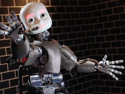 Robo read the weather News