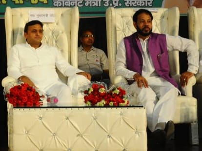 CM Akhilesh Yadav honours socialist leaders.