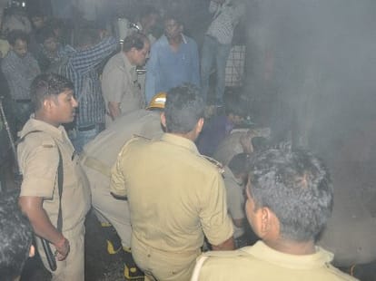 Fire in Janpath market.