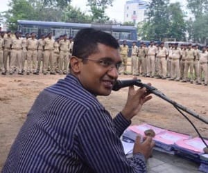 dhanbad sp rakesh bansal dance with student on national mourning