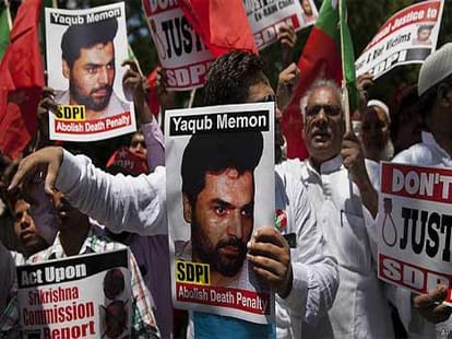 govt notice to 3 channels for yakub coverage