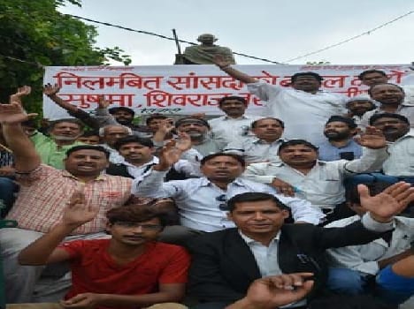 Congress MPs from suspension raging , out march