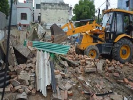 Cemetery found on the ground , bulldozers , demolished Dhaba