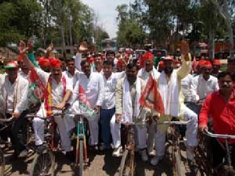 Bicycle riders arrived villages