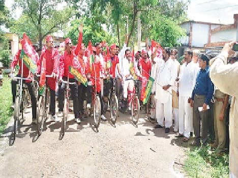 bycycle rally begin for telling samajwadi party achievements