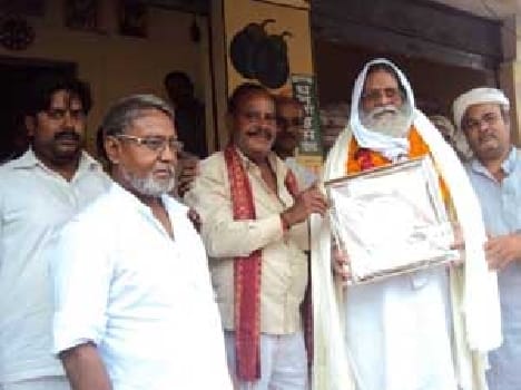 SP leader Shivwrt red welcome