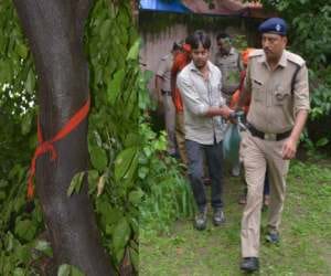 dead body of kanwar devotees found on tree.