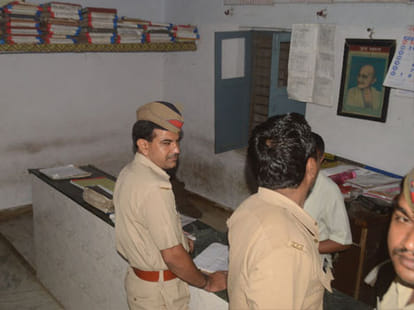 person shot himself in the police station