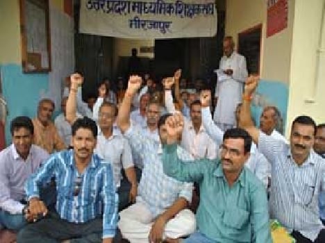 Teachers protest over 18 demands