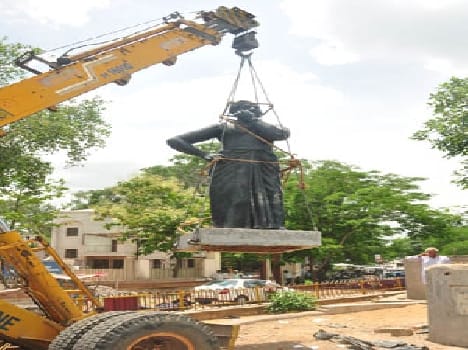 chandra shekher statue
