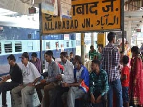 Allahabad no more than a dozen trains arrived , a bewildered traveler