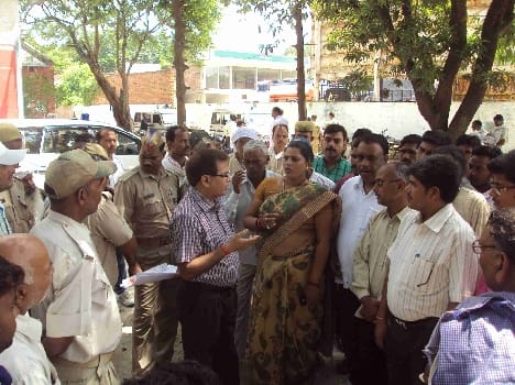 Traders meet to DM