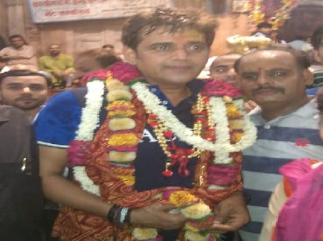 actor ravi kishan reaches in vrindavan