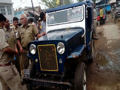 UP policemen fight each other for money