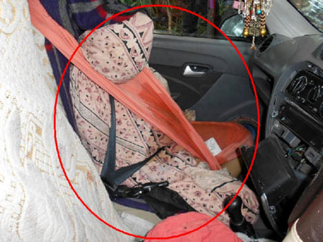 accident of a saint car, found dead body 