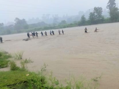 two woman swept in pauri, one died.