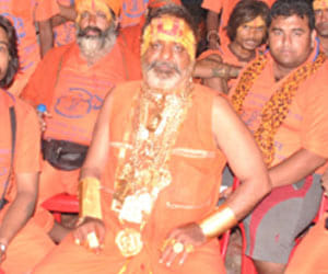 golden baba use to wear eleven kilogram gold