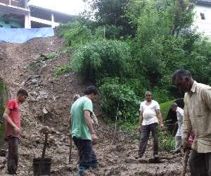 heavy rainfall, house brust at hamirpur.