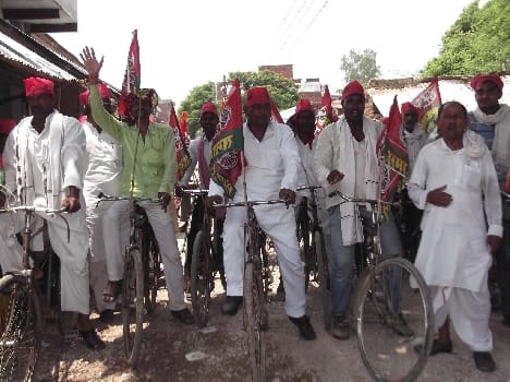 The bicycle rally went to village 