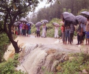 two students swept in uttarkashi, one died.