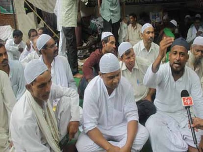 100 Hindu families confessed Islam.