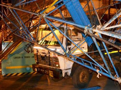 Metro piller collapsed in Lucknow.