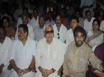 Bihar Chief Minister nitish hoot in Delhi.
