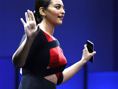 Sonakshi Sinha burns Twitter trolls for calling her ugly