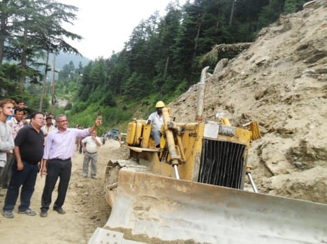 jammu-srinagar highway remained closed twelve and a half hours