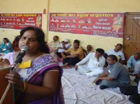 Duddhi the district to make hunger strike