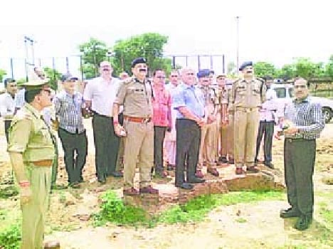 Home Secretary police arrived , put Choupal